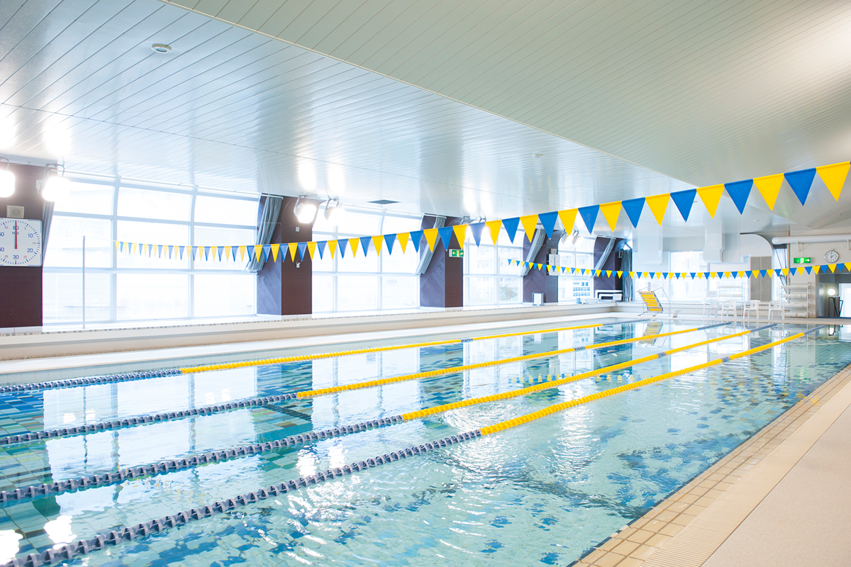 プールや施設の写真を効果的に使う